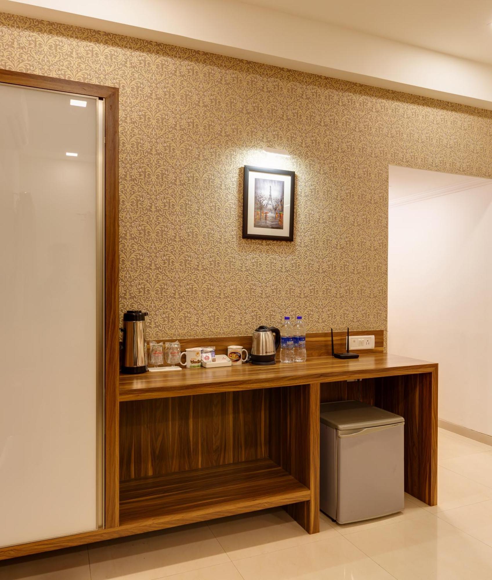 Hotel Woodland Kolhapur Eksteriør bilde