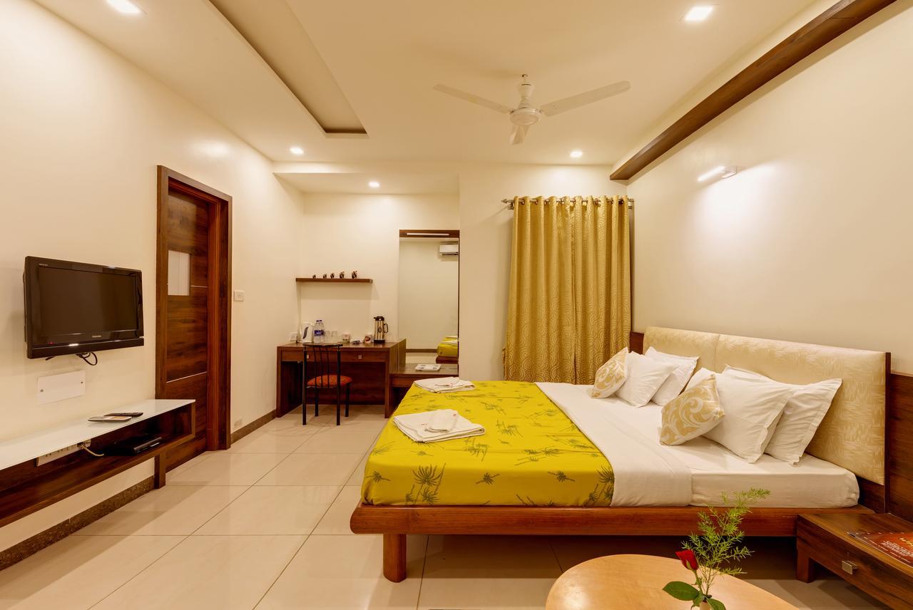 Hotel Woodland Kolhapur Eksteriør bilde